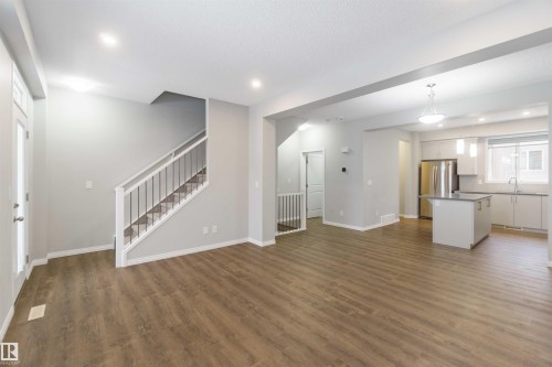 54 2072 Wonnacott Way, Edmonton, AB - Indoor Photo Showing Kitchen