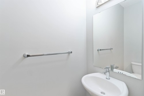 54 2072 Wonnacott Way, Edmonton, AB - Indoor Photo Showing Bathroom