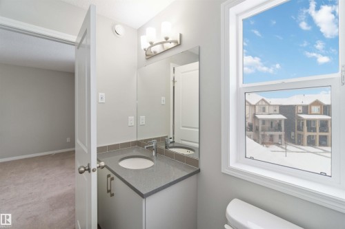 54 2072 Wonnacott Way, Edmonton, AB - Indoor Photo Showing Bathroom