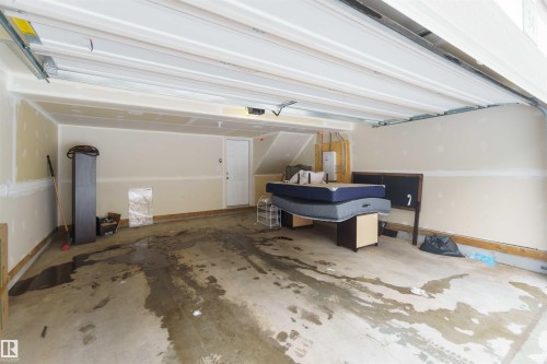 54 2072 Wonnacott Way, Edmonton, AB - Indoor Photo Showing Garage