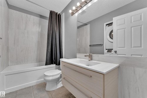 829 Blacklock Way, Edmonton, AB - Indoor Photo Showing Bathroom