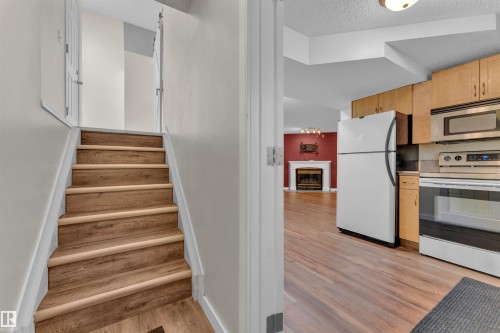 829 Blacklock Way, Edmonton, AB - Indoor Photo Showing Kitchen