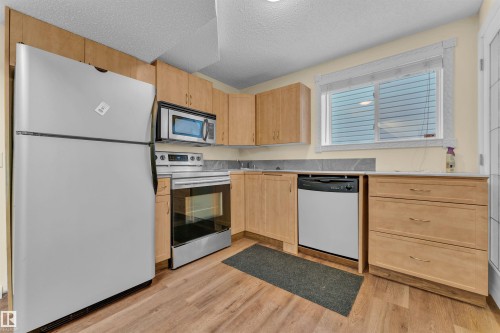 829 Blacklock Way, Edmonton, AB - Indoor Photo Showing Kitchen