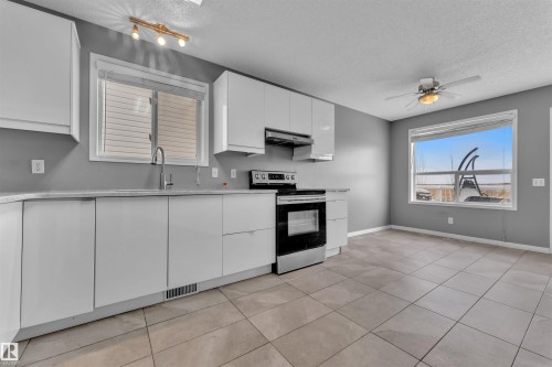 829 Blacklock Way, Edmonton, AB - Indoor Photo Showing Kitchen