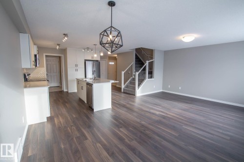 344 172 Avenue, Edmonton, AB - Indoor Photo Showing Kitchen