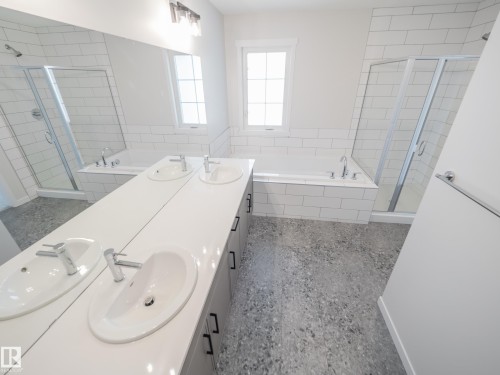 312 173 Avenue, Edmonton, AB - Indoor Photo Showing Bathroom