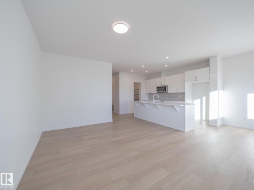 17732 7 Street, Edmonton, AB - Indoor Photo Showing Kitchen