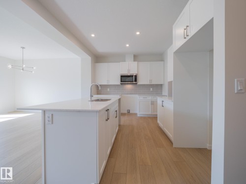 17728 7 Street, Edmonton, AB - Indoor Photo Showing Kitchen
