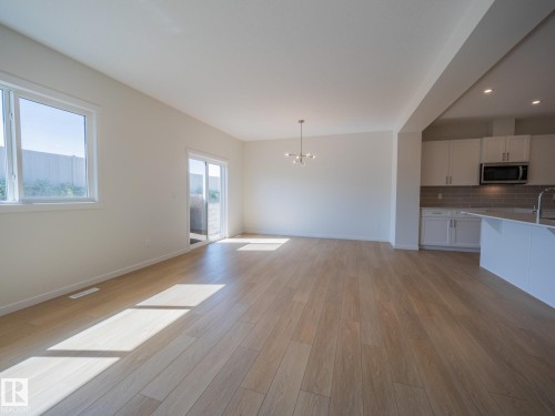 17728 7 Street, Edmonton, AB - Indoor Photo Showing Kitchen