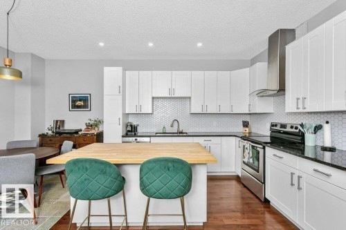 9109 98 Avenue, Edmonton, AB - Indoor Photo Showing Kitchen With Stainless Steel Kitchen With Upgraded Kitchen