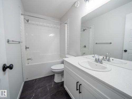 3222 Dallas Schmidt Drive, Edmonton, AB - Indoor Photo Showing Bathroom