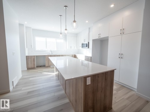 17527 7 Street, Edmonton, AB - Indoor Photo Showing Kitchen With Upgraded Kitchen