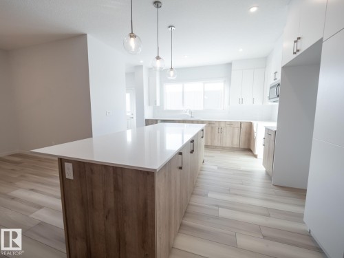 17527 7 Street, Edmonton, AB - Indoor Photo Showing Kitchen With Upgraded Kitchen