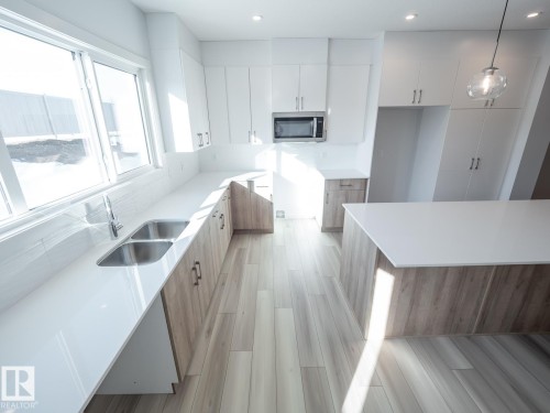17527 7 Street, Edmonton, AB - Indoor Photo Showing Kitchen With Double Sink With Upgraded Kitchen