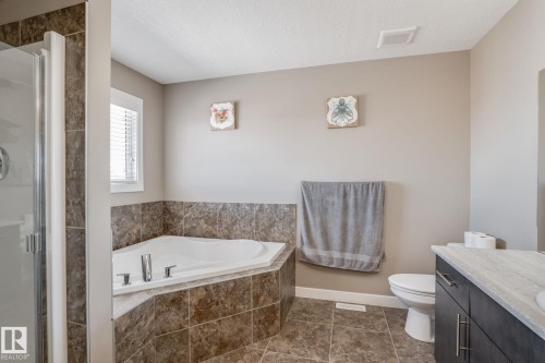 106 Hilldowns Drive, Spruce Grove, AB - Indoor Photo Showing Bathroom