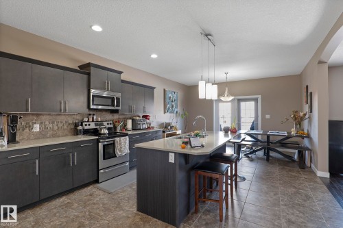 106 Hilldowns Drive, Spruce Grove, AB - Indoor Photo Showing Kitchen With Stainless Steel Kitchen With Upgraded Kitchen