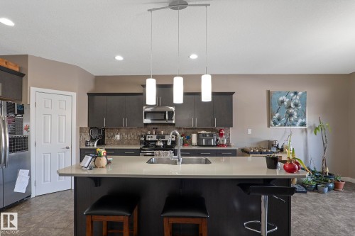106 Hilldowns Drive, Spruce Grove, AB - Indoor Photo Showing Kitchen With Upgraded Kitchen