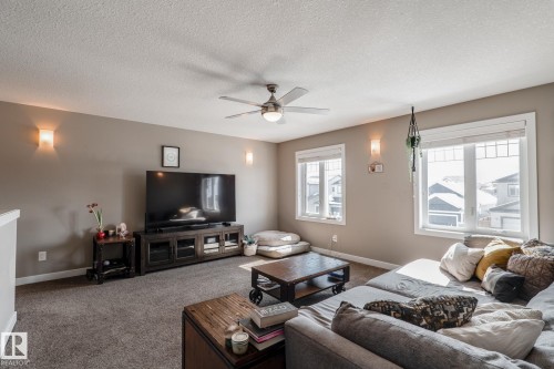 106 Hilldowns Drive, Spruce Grove, AB - Indoor Photo Showing Living Room