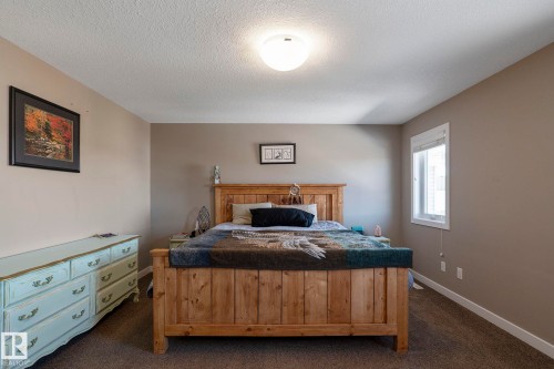 106 Hilldowns Drive, Spruce Grove, AB - Indoor Photo Showing Bedroom