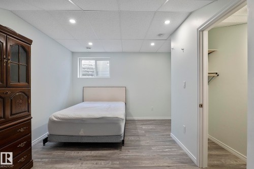 106 Hilldowns Drive, Spruce Grove, AB - Indoor Photo Showing Bedroom