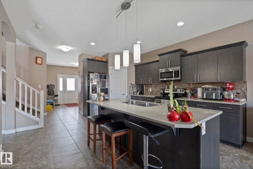 106 Hilldowns Drive, Spruce Grove, AB - Indoor Photo Showing Kitchen With Double Sink