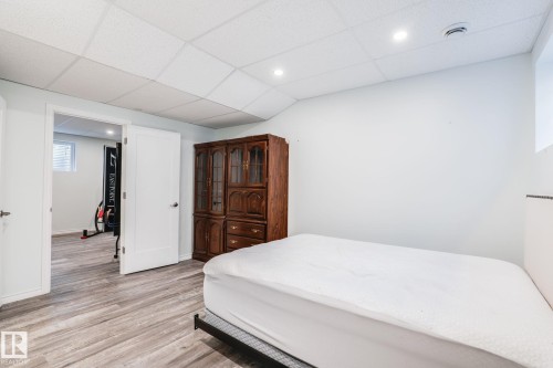 106 Hilldowns Drive, Spruce Grove, AB - Indoor Photo Showing Bedroom