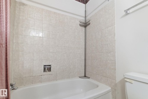 1 2020 105 Street, Edmonton, AB - Indoor Photo Showing Bathroom