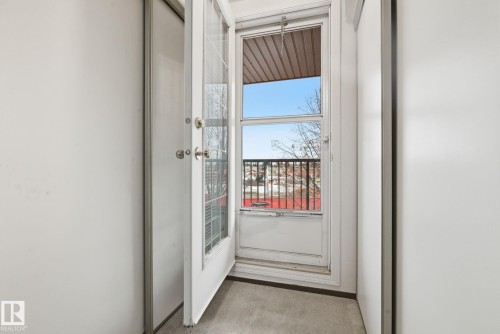 1 2020 105 Street, Edmonton, AB - Indoor Photo Showing Other Room