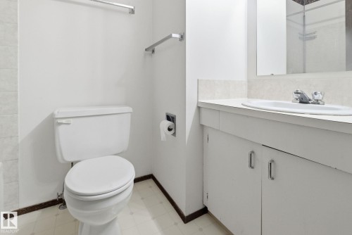 1 2020 105 Street, Edmonton, AB - Indoor Photo Showing Bathroom