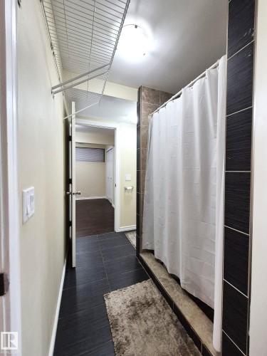 8361 Shaske Crescent, Edmonton, AB - Indoor