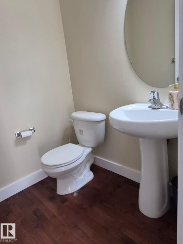 8361 Shaske Crescent, Edmonton, AB - Indoor Photo Showing Bathroom