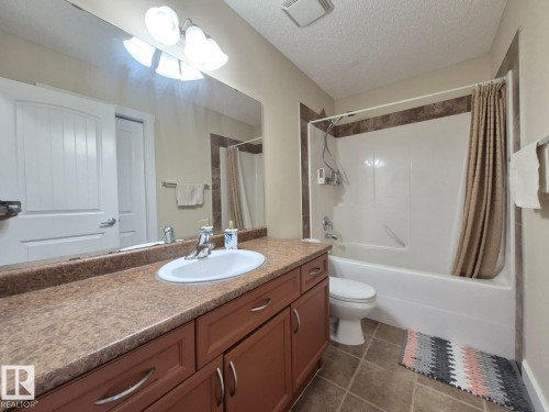 8361 Shaske Crescent, Edmonton, AB - Indoor Photo Showing Bathroom
