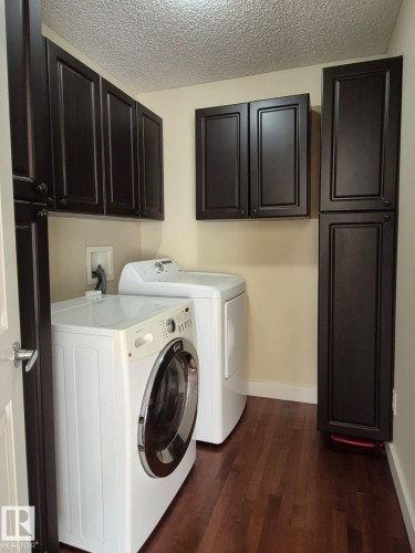 8361 Shaske Crescent, Edmonton, AB - Indoor Photo Showing Laundry Room