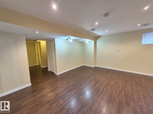 8361 Shaske Crescent, Edmonton, AB - Indoor Photo Showing Other Room