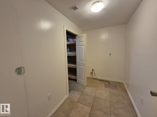 8361 Shaske Crescent, Edmonton, AB - Indoor Photo Showing Other Room