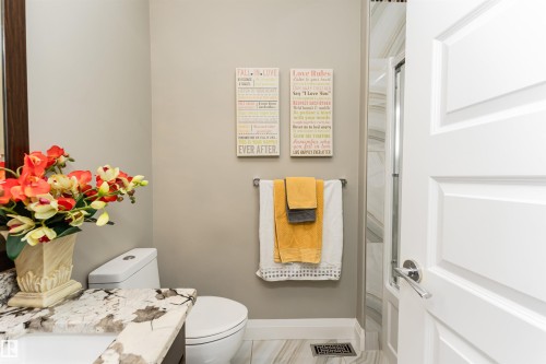 2410 Ashcraft Crescent, Edmonton, AB - Indoor Photo Showing Bathroom