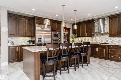 2410 Ashcraft Crescent, Edmonton, AB - Indoor Photo Showing Kitchen With Upgraded Kitchen