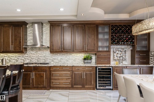 2410 Ashcraft Crescent, Edmonton, AB - Indoor Photo Showing Kitchen