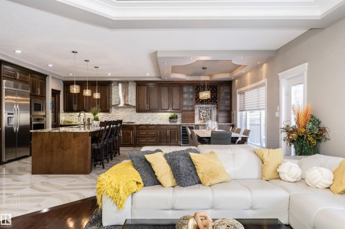 2410 Ashcraft Crescent, Edmonton, AB - Indoor Photo Showing Living Room