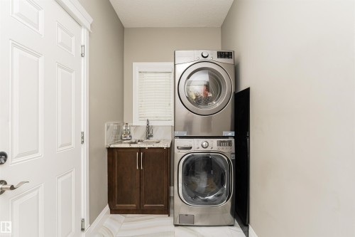 2410 Ashcraft Crescent, Edmonton, AB - Indoor Photo Showing Laundry Room