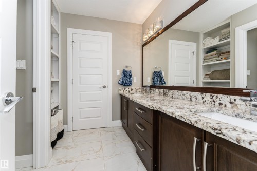 2410 Ashcraft Crescent, Edmonton, AB - Indoor Photo Showing Bathroom