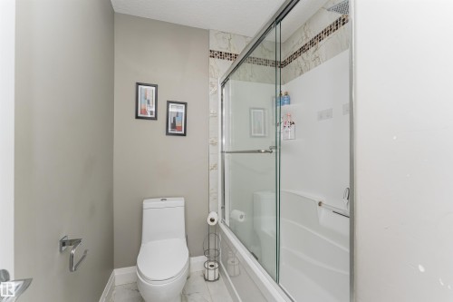 2410 Ashcraft Crescent, Edmonton, AB - Indoor Photo Showing Bathroom