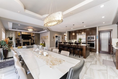 2410 Ashcraft Crescent, Edmonton, AB - Indoor Photo Showing Dining Room