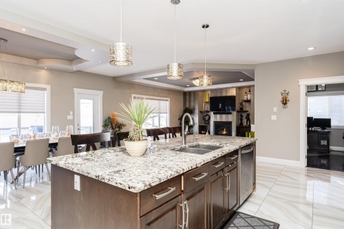 2410 Ashcraft Crescent, Edmonton, AB - Indoor Photo Showing Kitchen With Double Sink With Upgraded Kitchen