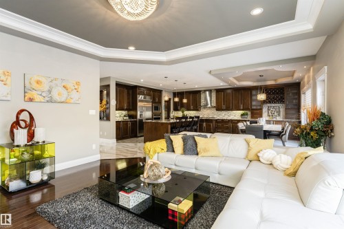 2410 Ashcraft Crescent, Edmonton, AB - Indoor Photo Showing Living Room