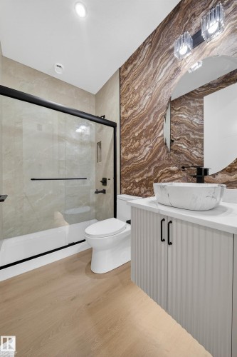 8924 Mayday Way Sw, Edmonton, AB - Indoor Photo Showing Bathroom