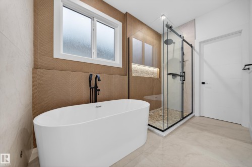8924 Mayday Way Sw, Edmonton, AB - Indoor Photo Showing Bathroom