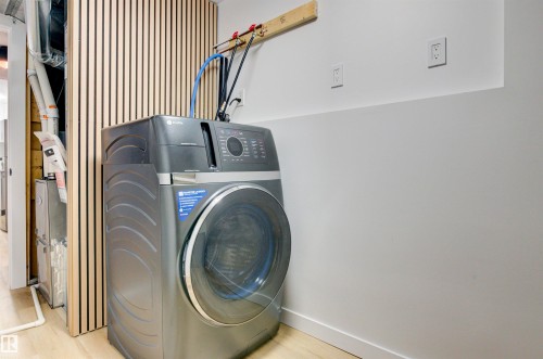 2712 41 Street, Edmonton, AB - Indoor Photo Showing Laundry Room