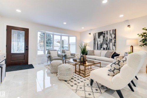 2712 41 Street, Edmonton, AB - Indoor Photo Showing Living Room