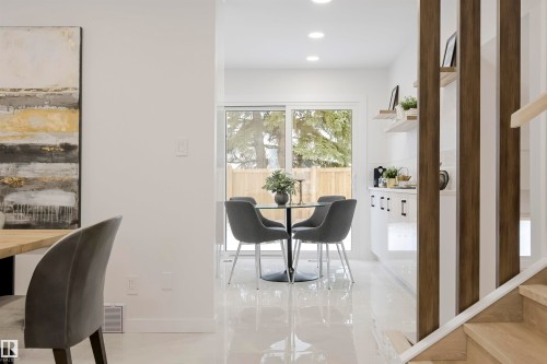 2712 41 Street, Edmonton, AB - Indoor